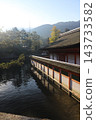 位於廣島縣宮島市的世界遺產嚴島神社（幸神社和鏡之池）景色優美，秋季賞楓時節遊客絡繹不絕。 143733582