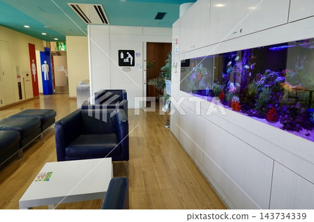 阪神高速公路5號灣岸線(往神戶方向)中島PA觀景台的沙發和水族箱景觀 - 大阪地區,大阪市西淀川區 阪神高速公路5號灣岸線(往神戶方向)中島PA觀景台的沙發和水族箱景觀 - 大阪地區,大阪市西淀川區 143734339