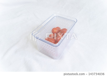 新鮮櫻桃番茄儲存在儲存容器中 143734836