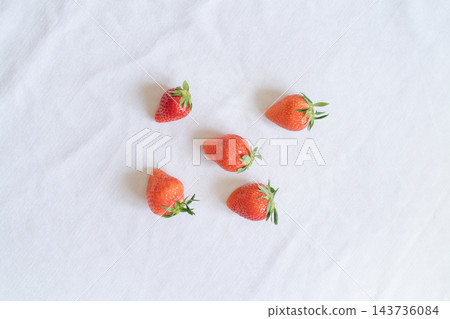 新鮮草莓整齊排列 新鮮草莓整齊排列 143736084