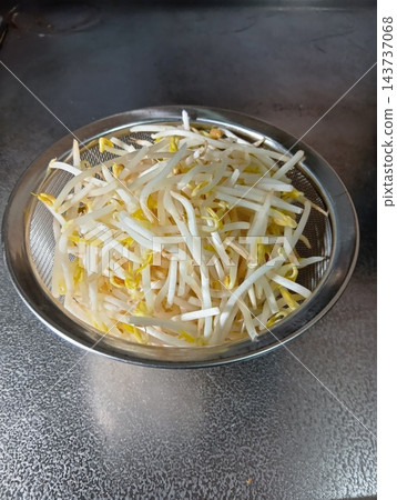 脆嫩豆芽 脆嫩豆芽 143737068