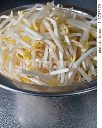脆嫩豆芽 脆嫩豆芽 143737069