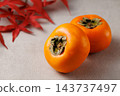 秋季美味：柿子和秋葉 143737497