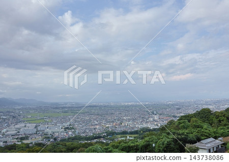 從平塚市湘南平展望台俯瞰風景,這裡自然風光保存完好。 從平塚市湘南平展望台俯瞰風景,這裡自然風光保存完好。 143738086