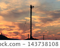夕陽西下，一根孤零零的電線桿 143738108