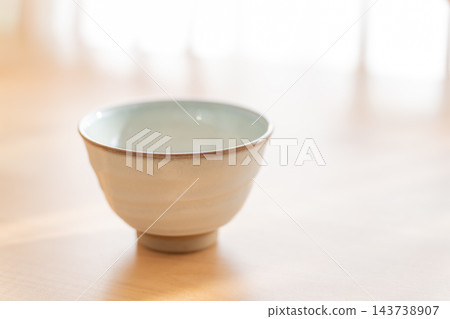 空茶杯和餐具 空茶杯和餐具 143738907