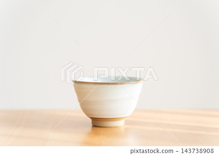 空茶杯和餐具 143738908