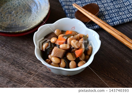 什錦豆，盛於小碗中 143740393