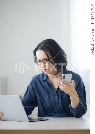 觀看smaho的中間婦女 觀看smaho的中間婦女 143741797