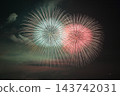 Magnificent fireworks light up the night sky (Lake Biwa Fireworks Festival, Otsu City, Shiga Prefecture) 143742031