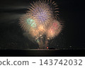 Magnificent fireworks light up the night sky (Lake Biwa Fireworks Festival, Otsu City, Shiga Prefecture) 143742032
