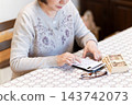 Middle-aged and senior women using a calculator to calculate money. 143742073