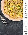 Seafood spaghetti with shrimp and creamy garlic sauce 143742580