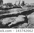 Old photograph, September 1923, Yokohama: Ground fissures caused by the Great Kanto Earthquake (near Maedabashi Bridge) 143742662