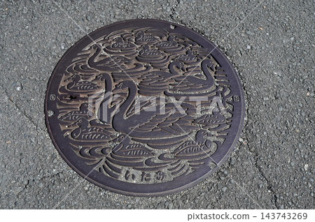 兵庫縣伊丹市的井蓋 兵庫縣伊丹市的井蓋 143743269