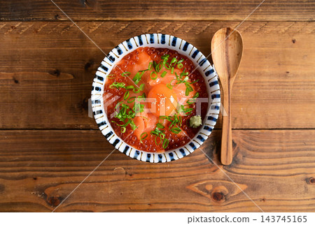 在米的三文魚炸肉排 在米的三文魚炸肉排 143745165