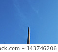 一座巨大的塔（哈里諾發射站）直插藍天。 143746206