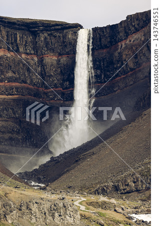 Hengifoss waterfall and red sedimentary layers in the basalt cliffs of East Iceland 143746551