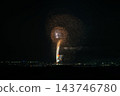 靜岡縣袋井市的袋井遠州煙火大會，將夜空裝點得絢麗多彩。 143746780