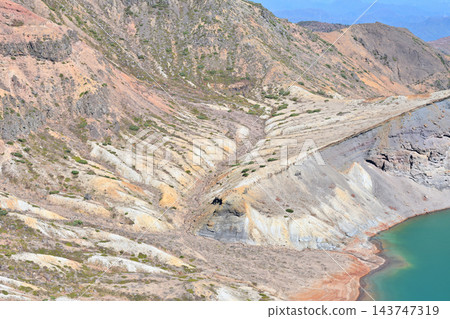 藏王禦間火山口湖景色。 藏王禦間火山口湖景色。 143747319