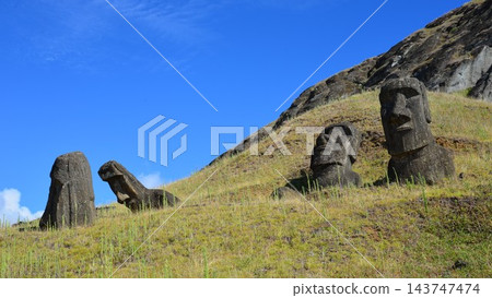 復活節島:南太平洋上一個神秘而孤立的島嶼。 復活節島:南太平洋上一個神秘而孤立的島嶼。 143747474