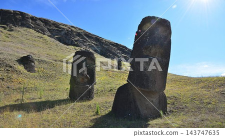 復活節島:南太平洋上一個神秘而孤立的島嶼。 復活節島:南太平洋上一個神秘而孤立的島嶼。 143747635