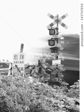 一個鬧鬼的鐵路道口，連火車都會消失。 143747659
