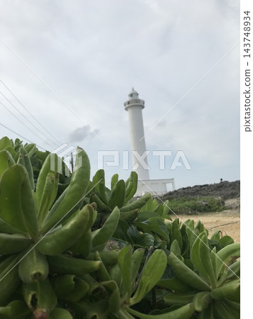 沖繩殘波岬的燈塔和沙灘 沖繩殘波岬的燈塔和沙灘 143748934