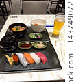 在羽田機場ANA套房貴賓廳享用壽司和蕎麥麵套餐 143749072