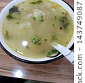 以麵條和蔬菜為主的中國菜 143749087
