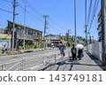 橫濱市保土谷區西屋站週邊道路的公車站及街景 143749181
