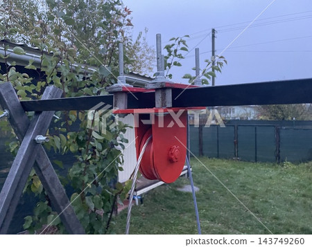 Rigging block for hanging heavy load 143749260