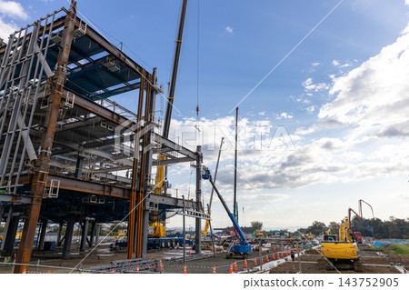 建築物的鋼結構框架組裝工作 建築物的鋼結構框架組裝工作 143752905