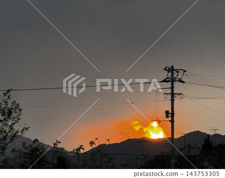 Mysterious sunset image ① (Apocalyptic image of a monk holding an axe) Mysterious sunset image ① (Apocalyptic image of a monk holding an axe) 143753305