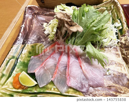 鮮金鯛魚涮涮鍋配蔬菜拼盤 鮮金鯛魚涮涮鍋配蔬菜拼盤 143755838