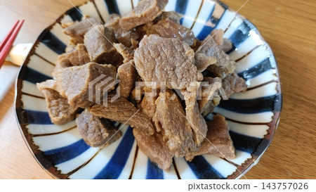 家常風味的鹿肉菜餚,充滿家的味道和鄉村氣息。 家常風味的鹿肉菜餚,充滿家的味道和鄉村氣息。 143757026