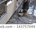 Renovation work on a detached house: A scene of a painter at work. 143757049