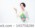 一名正在攻讀資格證書的女子——冒著風險 143758280