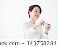 女人在玩遊戲 143758284
