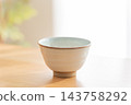 空茶杯和餐具 143758292