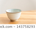 空茶杯和餐具 143758293