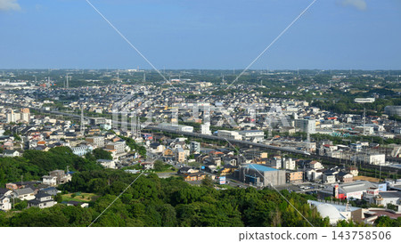 從豐橋市岩屋綠地觀景台上看到的東海道新幹線 從豐橋市岩屋綠地觀景台上看到的東海道新幹線 143758506