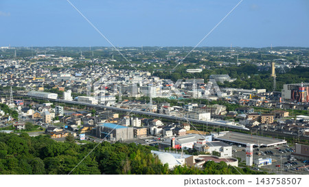 從豐橋市岩屋綠地觀景台上看到的東海道新幹線 143758507