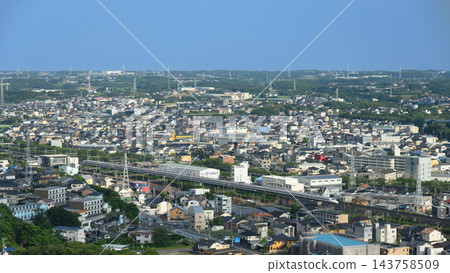 從豐橋市岩屋綠地觀景台上看到的東海道新幹線 從豐橋市岩屋綠地觀景台上看到的東海道新幹線 143758509