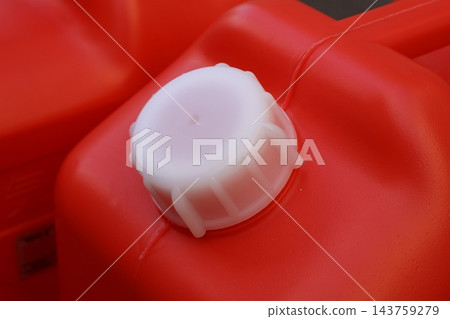 煤油紅色塑膠容器 煤油紅色塑膠容器 143759279