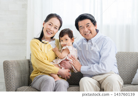 老年人夫婦孫子 143760139