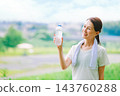 Senior women who hydrate Senior women who hydrate 143760288