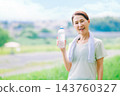 Senior women who hydrate Senior women who hydrate 143760327