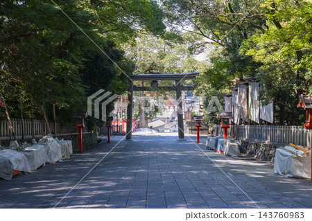 平岡神社，通往神社的寬闊道路，第二座鳥居（大阪府東大阪市） 143760983