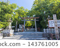 平岡神社，通往神社的寬闊道路，第二座鳥居（大阪府東大阪市） 143761005